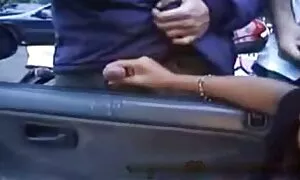 میلف در جوراب های سیاه به خاطر پول عکسsexمتحرک در اتومبیل گیر می کند