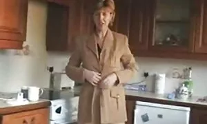 مشتری عادی بلافاصله ماساژور جدیدی را با اشکال فانتزی له می کند عکس متحرک سوپر سکسی