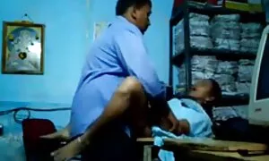 دو مرد سیاه پوست محکم یک عکس متحرک سکسی با صدا دختر سفیدپوست را پیچاندند