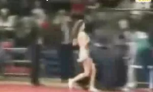 عاشقانی که در جنگل عکس متحرک کیر وکس قدم می زنند با از بین بردن و رابطه جنسی در درخت به پایان می رسند