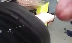 یک مدل مو تیره با سینه های کوچک که روی آلت تناسلی مرد می سكس عكس متحرك پرد