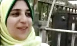 Busty Bitch عکس جدید سکسی متحرک در حال تفریح ​​با یکی از اعضای دوست پسر خود است